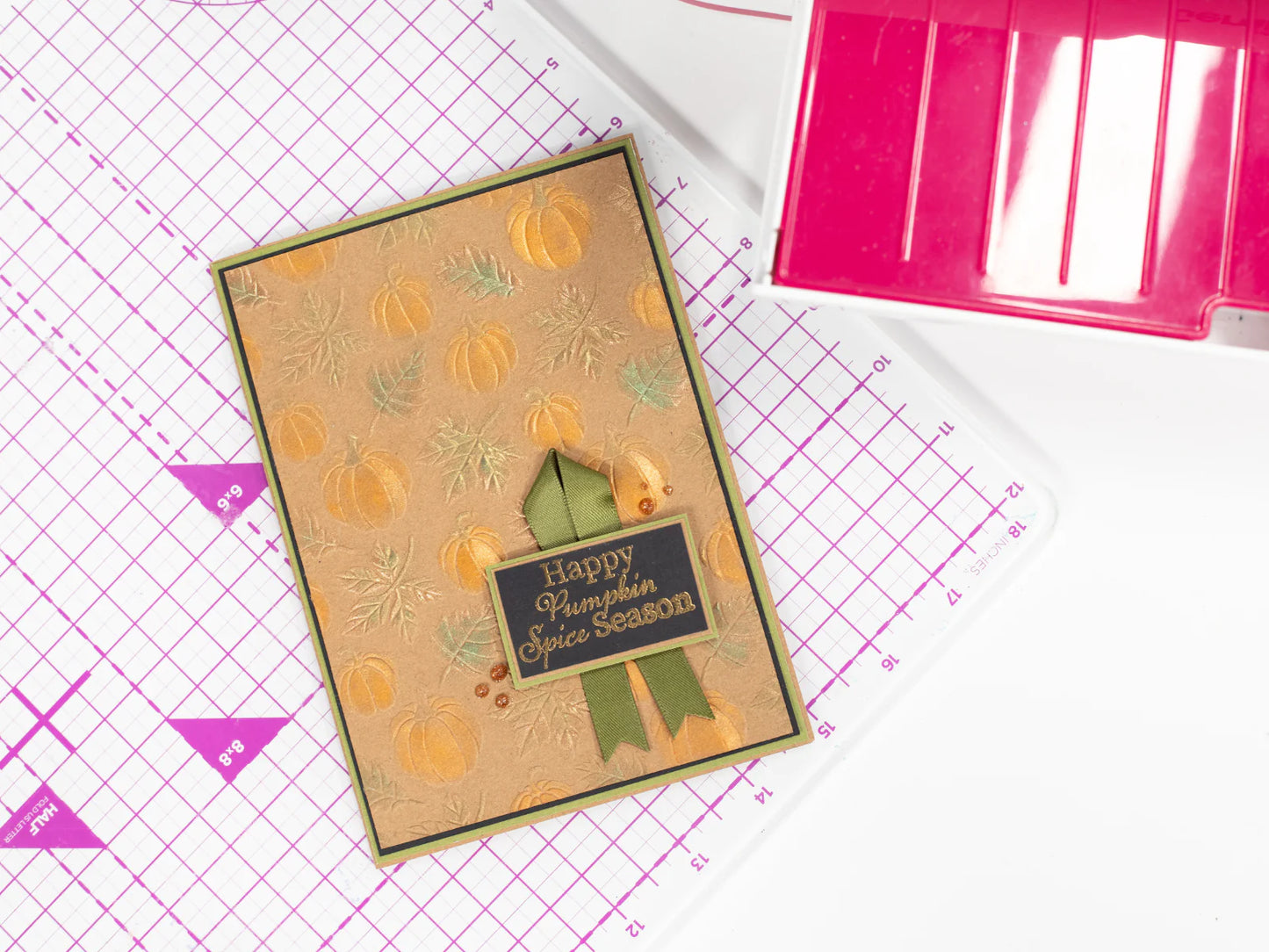Crafter's Companion 5" x 7" Embossing Folder - Pumpkins & Leaves
