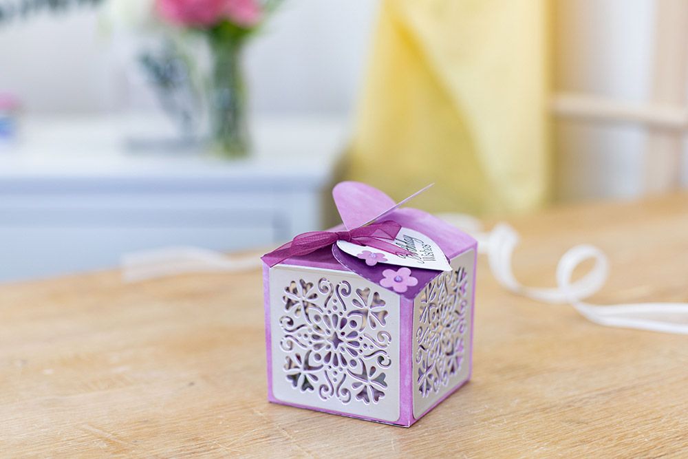 Gemini Dimensionals Die and Stencil - Locking Heart Favour Box