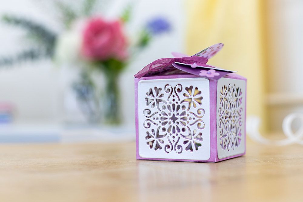 Gemini Dimensionals Die and Stencil - Locking Heart Favour Box