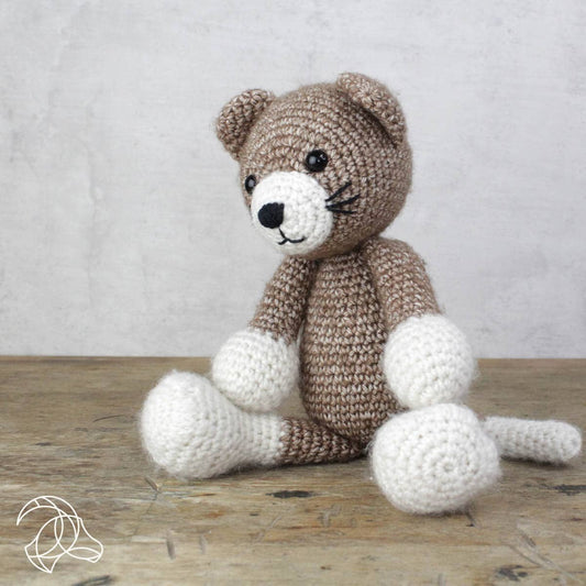 Hardicraft USA - DIY Crochet Kit - Robbin Cat