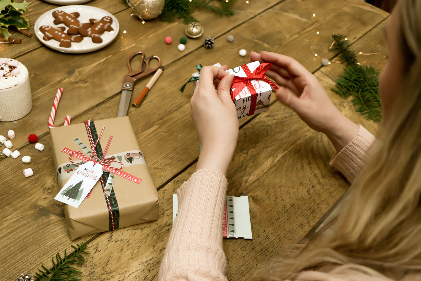 Violet Studios Gift Decorating Bundle - Home for Christmas