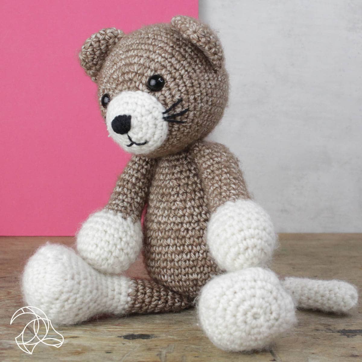 Hardicraft USA - DIY Crochet Kit - Robbin Cat