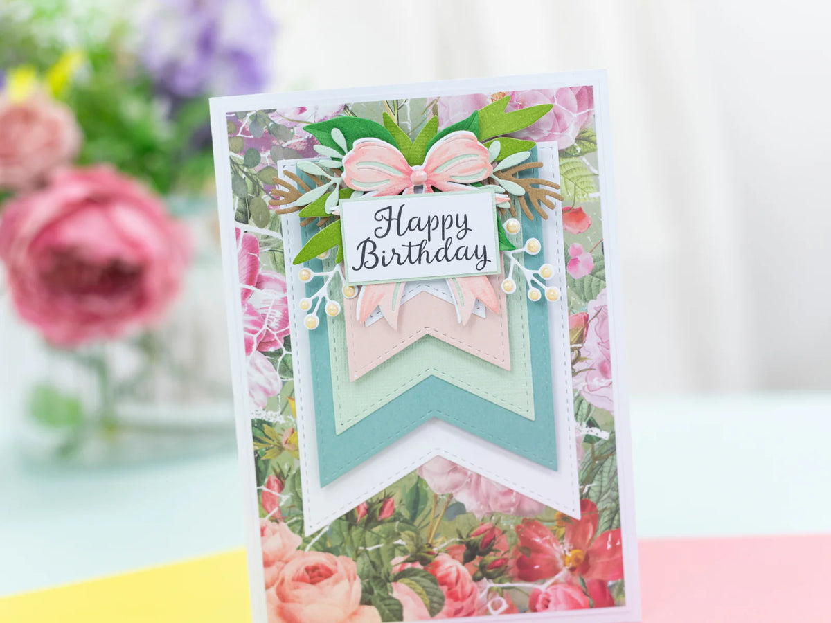 Crafter's Companion Metal Die - Stitched Edge Pennant Flags