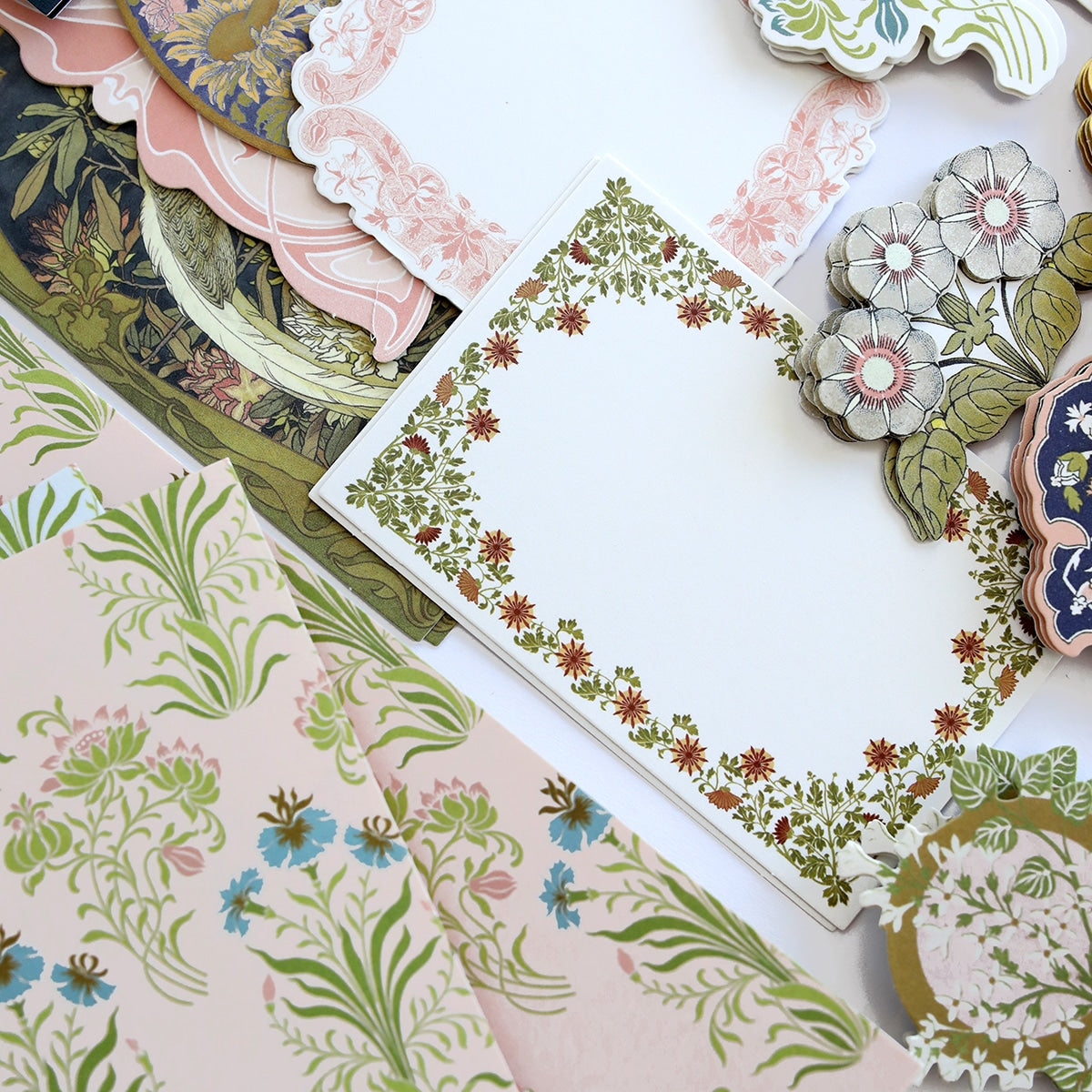 Salon Nouveau Papercrafting Kit