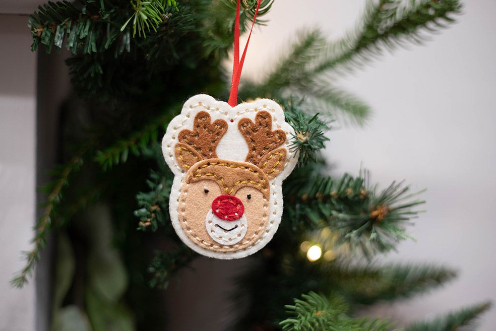 Gemini - Multi Media Dies - Cut ‘N’ Stitch Reindeer
