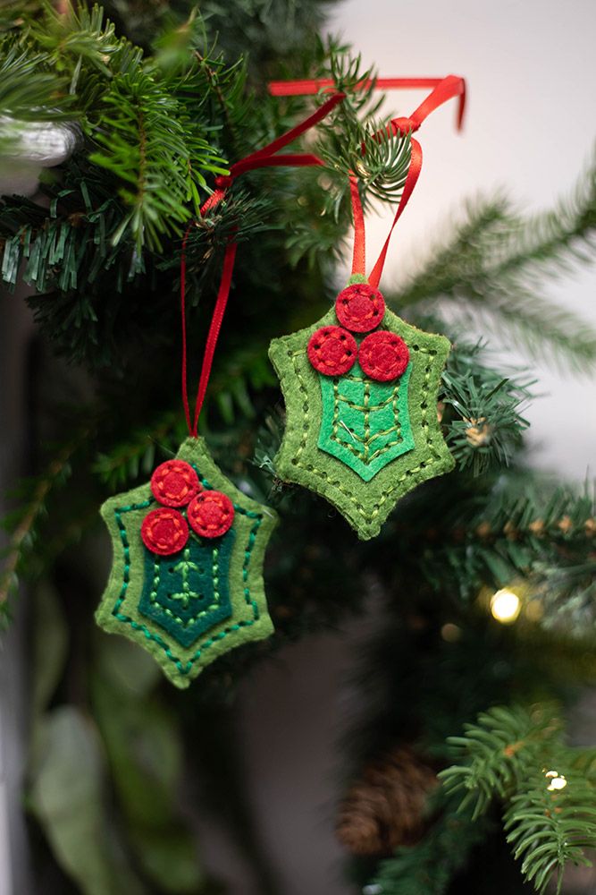 Gemini - Multi Media Dies - Cut ‘N’ Stitch Christmas Light & Holly