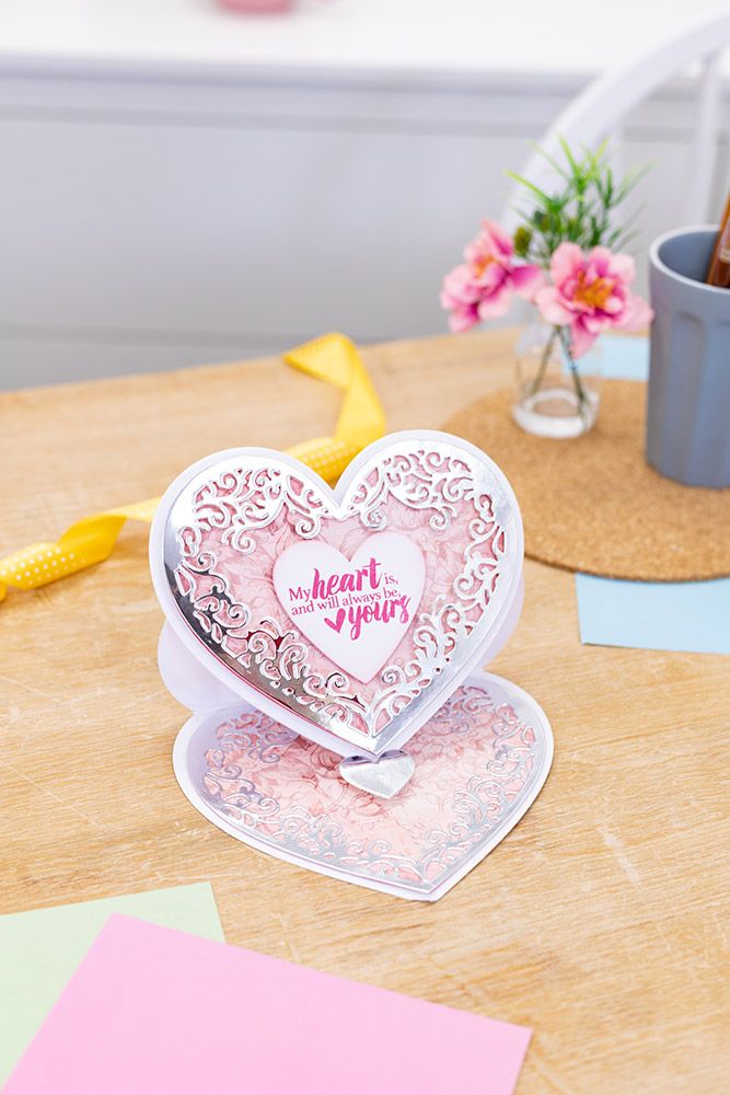 Gemini Shaped Easel Create a Card Die - Noble Heart